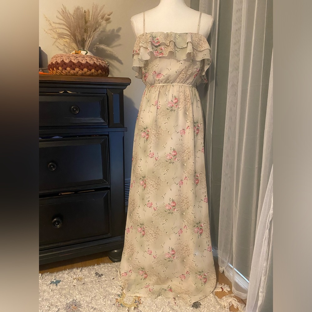 Gorgeous vintage floral fluttery maxi dress